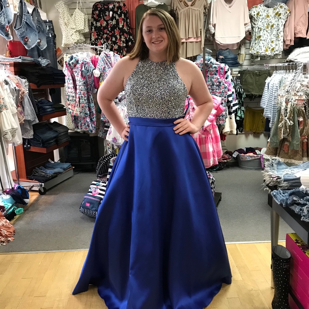 Prom dress - Picture 1 of 1